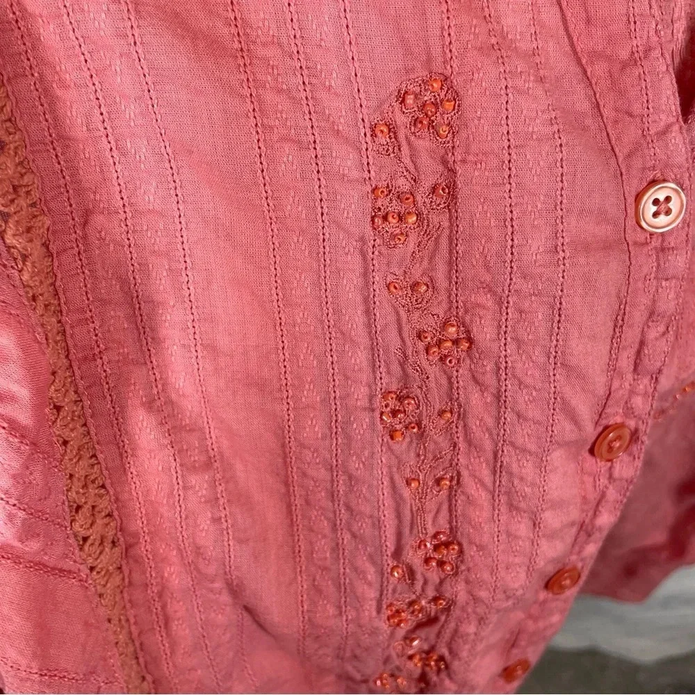 Quizz woman casual button down shirt coral pink beaded floral coastal cotton 22